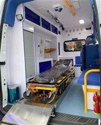 科技賦能 垃圾運(yùn)送車與移動(dòng)手術(shù)車的革新之路